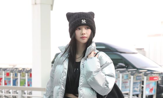 출국하랬더니 화보 먼저 찍고 가는 카리나