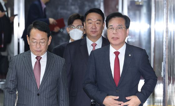 원내대책회의 참석하는 송언석