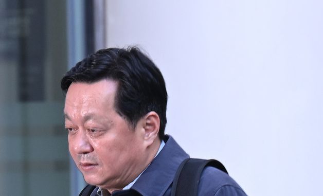 정진상, 대장동 민간업자 1심 선고 후 첫 재판 출석