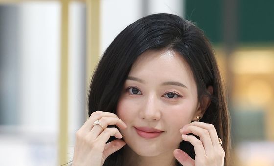 김지원, 볼 하트에 녹네녹아