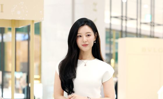 김지원, 고혹적인 자태