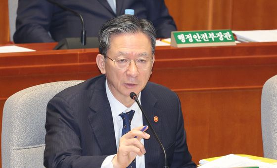 예결위 답변하는 정성호 법무장관