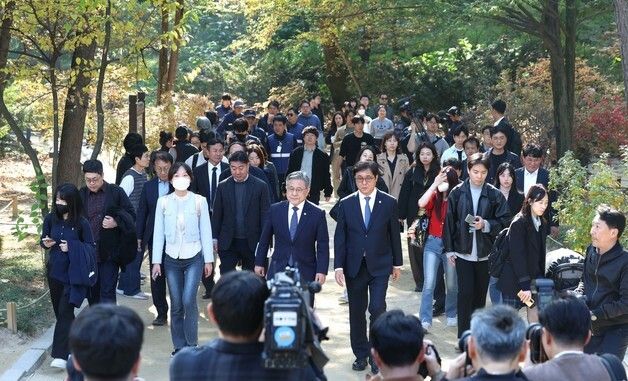 종묘 개발 관련 대책 점검하는 최휘영 장관