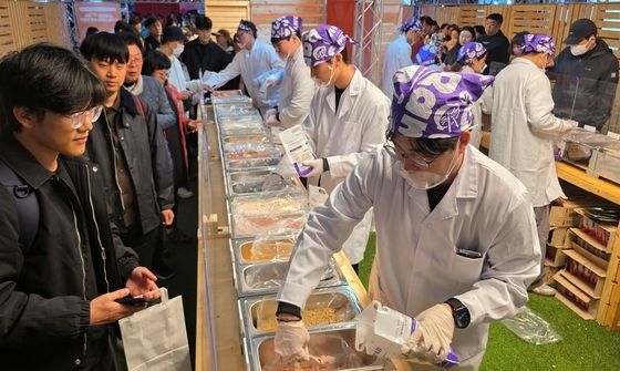 "구미라면축제에서 나만의 레시피로 라면 만들어요"