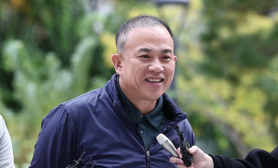 웃음 짓는 명태균