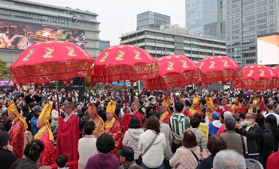 광화문광장에서 진행되는 태고종 영산재 종사이운