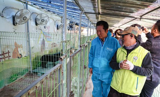 유기견 보호소 찾은 정청래 대표