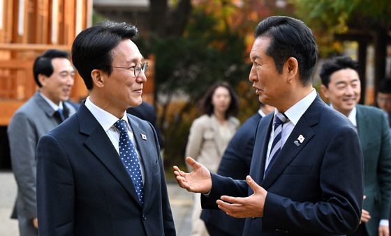 대화하는 김민석 총리와 정청래 대표