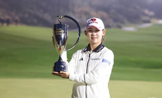 LPGA 진출 앞둔 황유민, KLPGA 최종전 4차 연장 끝에 우승