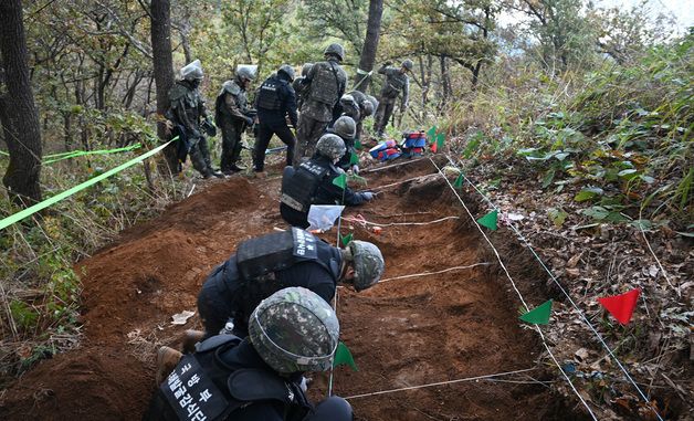 국방부, 백마고지 일대 유해발굴 실시