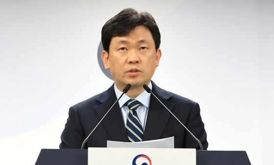 브리핑하는 윤민호 통일부 대변인