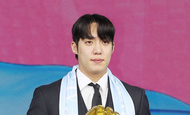 삼성 원태인, 리얼글러브 어워드 선발투수상