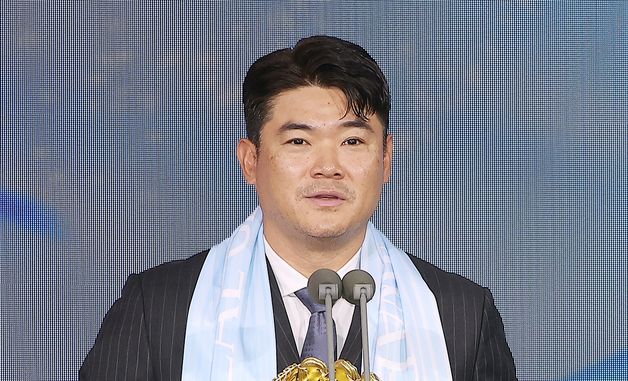 수상 소감 말하는 노경은