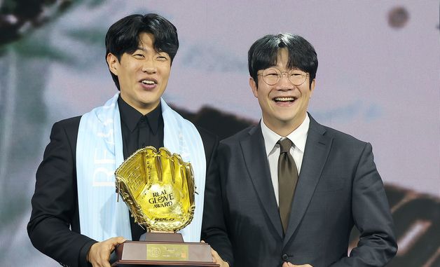 송성문, 양현종 회장과 함박 웃음