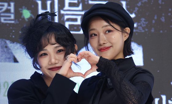 뮤지컬 비틀쥬스 배우진, 간담회서 화합 과시