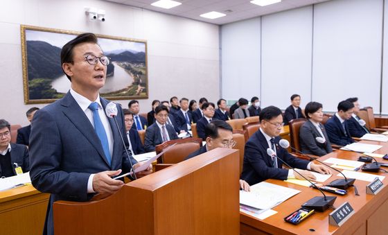 감사 인사하는 전재수 장관