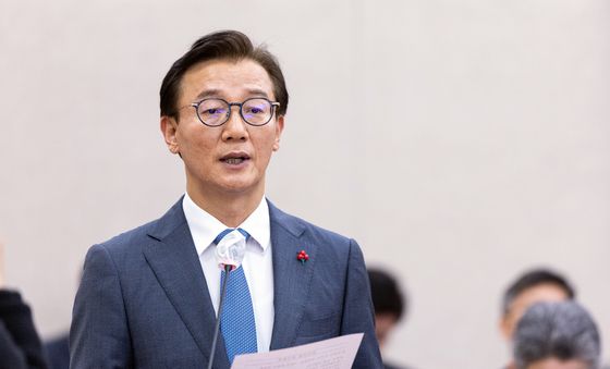 법안 통과 감사 인사하는 전재수 해양수산부 장관