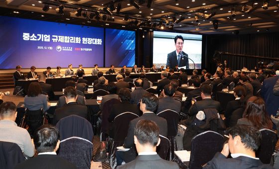 중소기업 규제합리화 현장대화, 인사말하는 김민석 총리