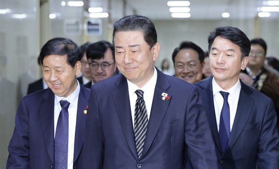 여야 원내대표 회동 참석하는 김병기·구윤철