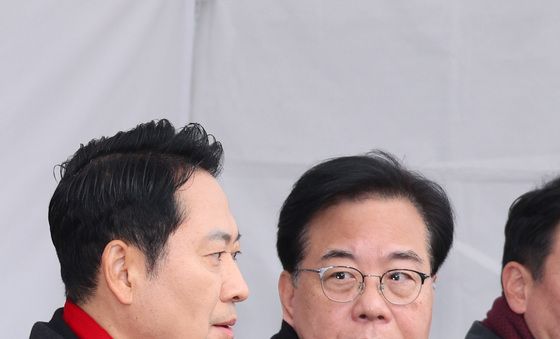 농성장 대화하는 장동혁·송언석
