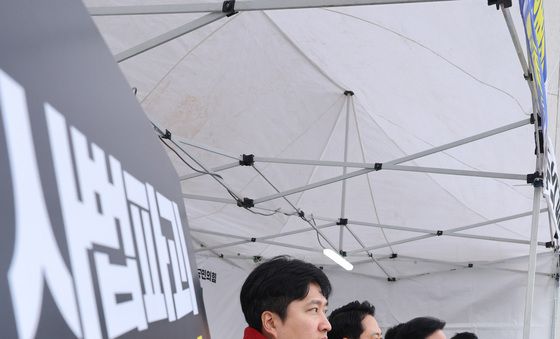 국회 밖으로 나온 국민의힘