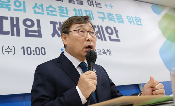 '미래형 대입제도 제안' 하는 정근식 교육감