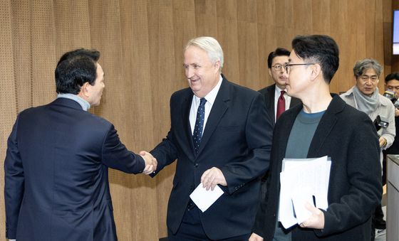 사퇴 입장 표명한 인요한