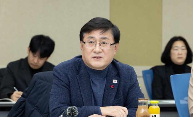 회의 주재하는 김성환 장관