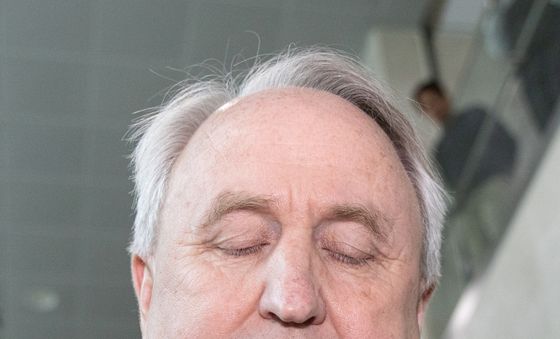 입장 표명 후 침묵하는 인요한 의원