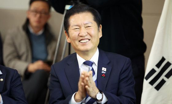 밝은 표정의 정청래 대표