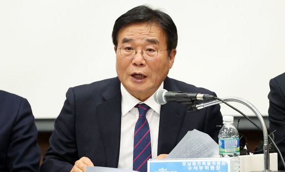 발언하는 이병훈 수석부위원장