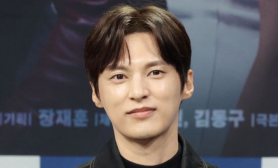 윤선우, 첫 번째 남자