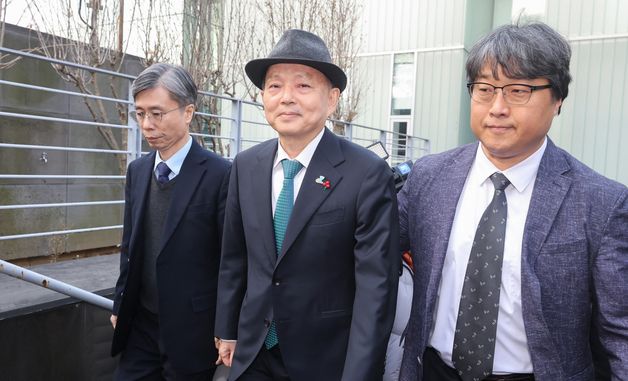 발길 돌리는 안창호 위원장