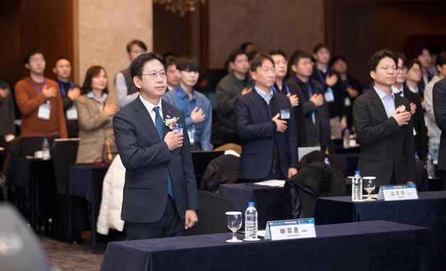 국민의례하는 배경훈 부총리