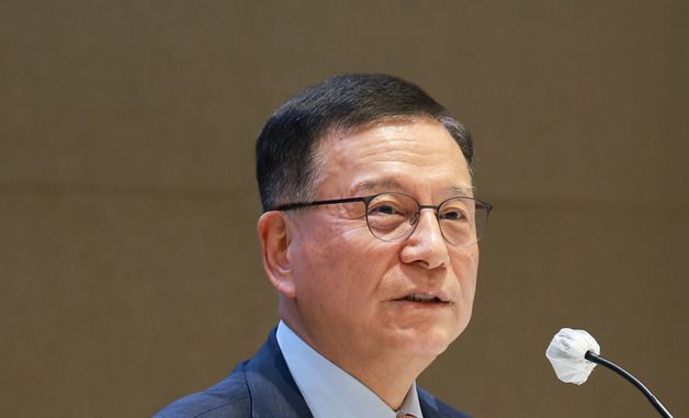 발언하는 김종화 금융통화위원