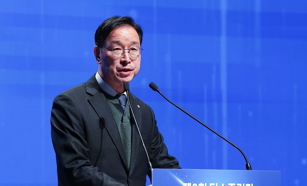 축사하는 위성곤 위원장