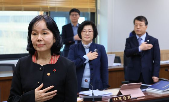국민의례하는 송경희 개인정보보호위원장