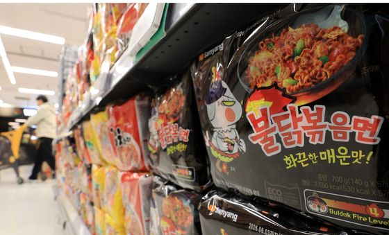 라면·김 열풍, K푸드 수출액 100억달러 넘어