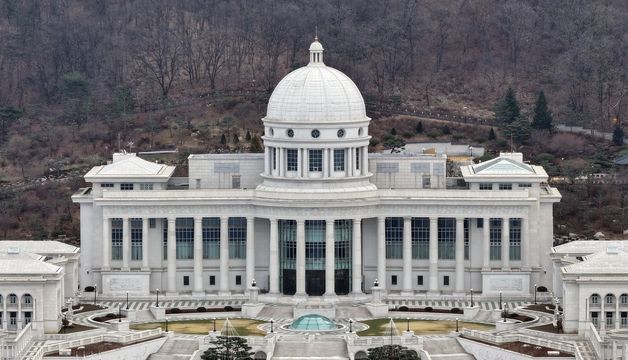 이 대통령 "종교단체도 헌법·법률 위반하면 해산시켜야"