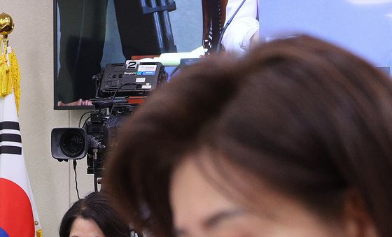 법사위원회 참석하는 추미애·나경원