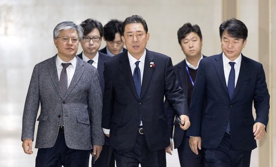 여야 비공개 회동 향하는 김병기 민주당 원내대표