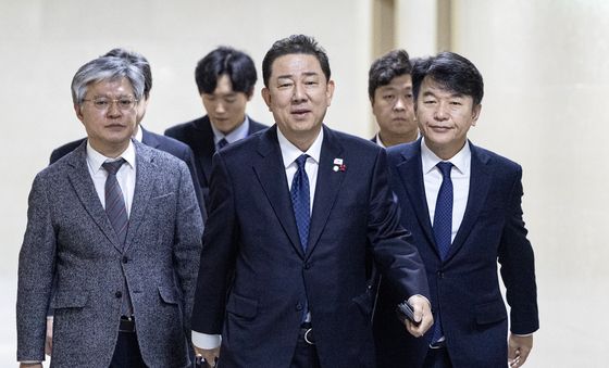 송언석 원내대표와 회동 향하는 김병기 원내대표