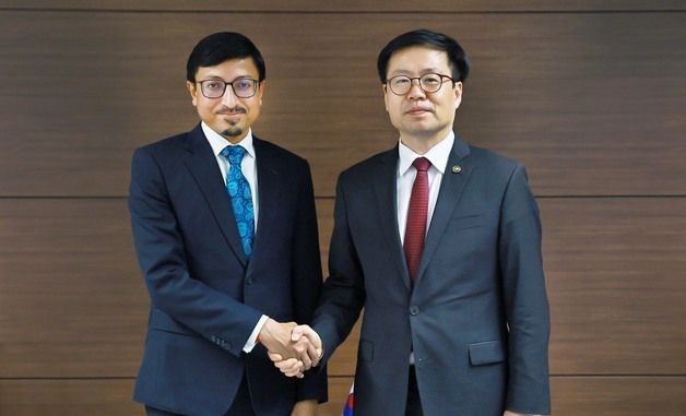 주한인도대사와 기념 촬영하는 여한구 통상교섭본부장