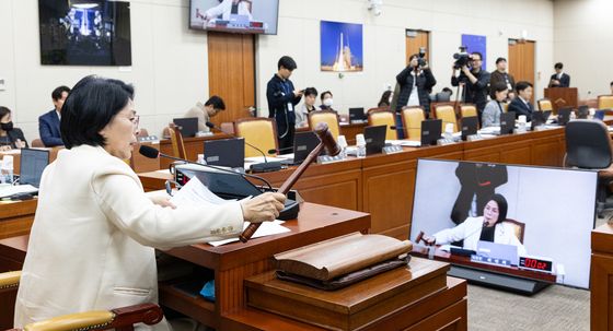 '허위조작정보 유포 최대 5배 손배' 개정안 과방위 통과