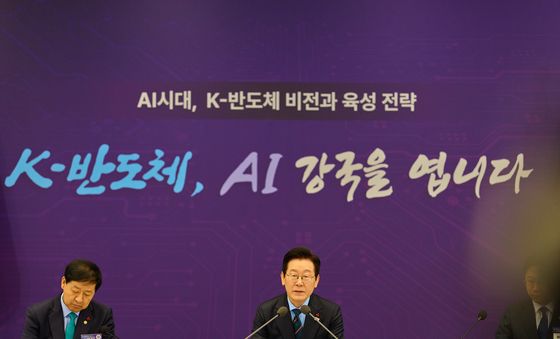 'K-반도체,  AI 강국을 엽니다'