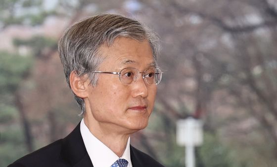 집무실 향하는 조희대 대법원장