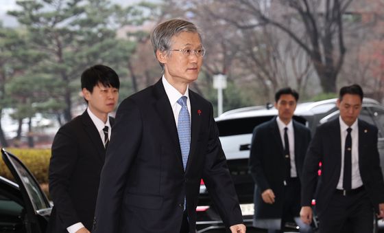 출근하는 조희대 대법원장