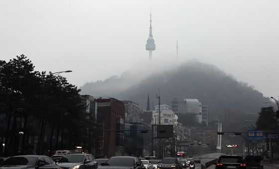 비구름 걸린 남산