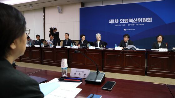 제1차 의료혁신위원회의 주재하는 정기현 위원장