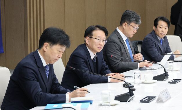 인사말하는 권칠승 민주당TF 단장